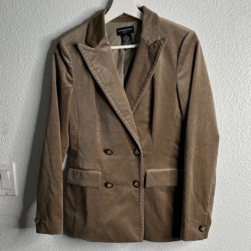 Sutton studio Duty Women's double breasted velvet Tan Blazer size 4p nautical